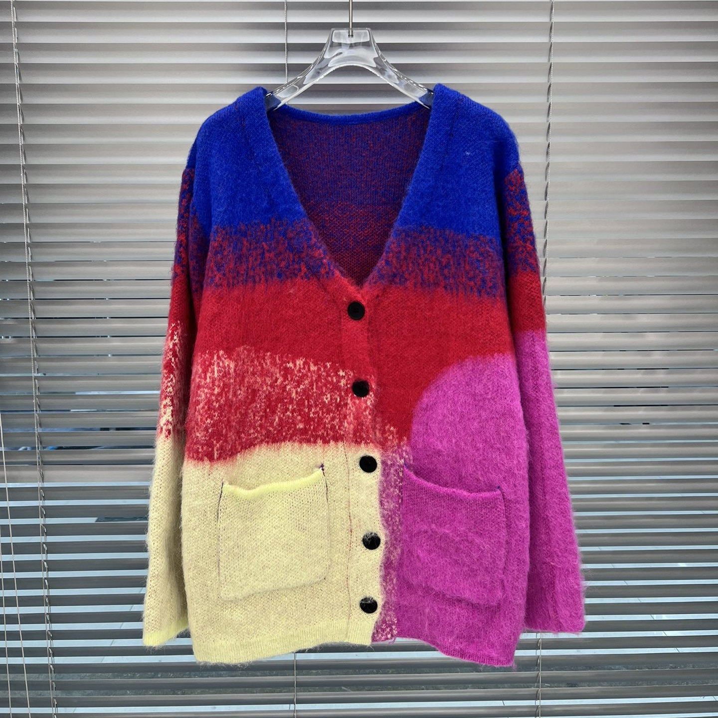 Cárdigan de punto con cuello en V de color degradado de Mohair para mujer