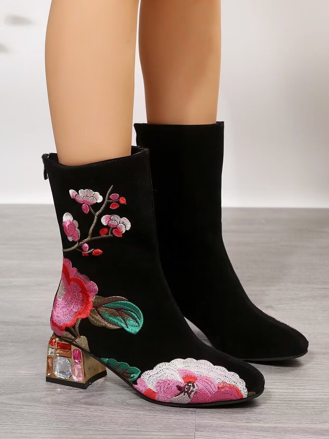 Botas de mujer de otoño e invierno con bordado vintage a media pantorrilla con flores