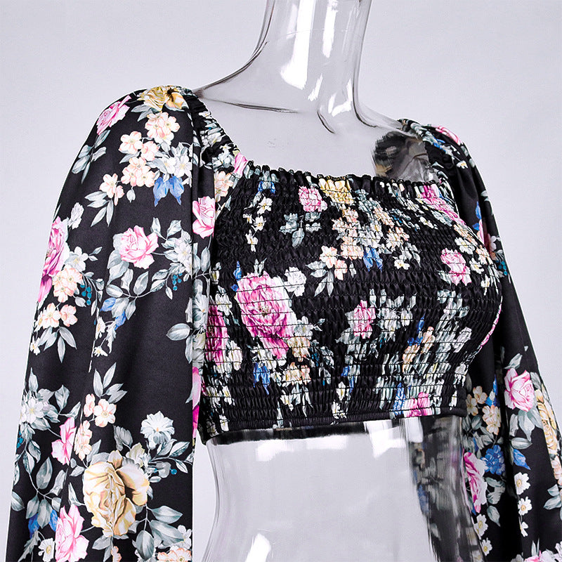 Top corto plisado con lazo y manga acampanada floral para mujer