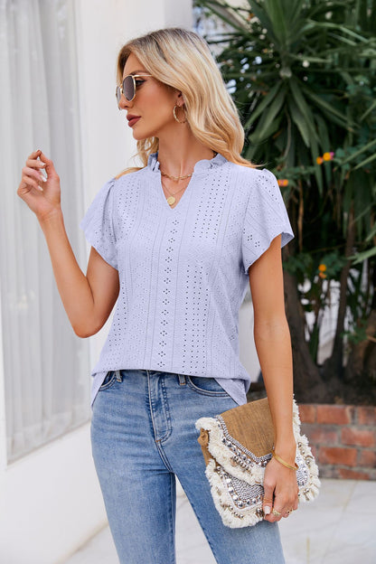 Blusa con mangas abullonadas y cuello con muescas