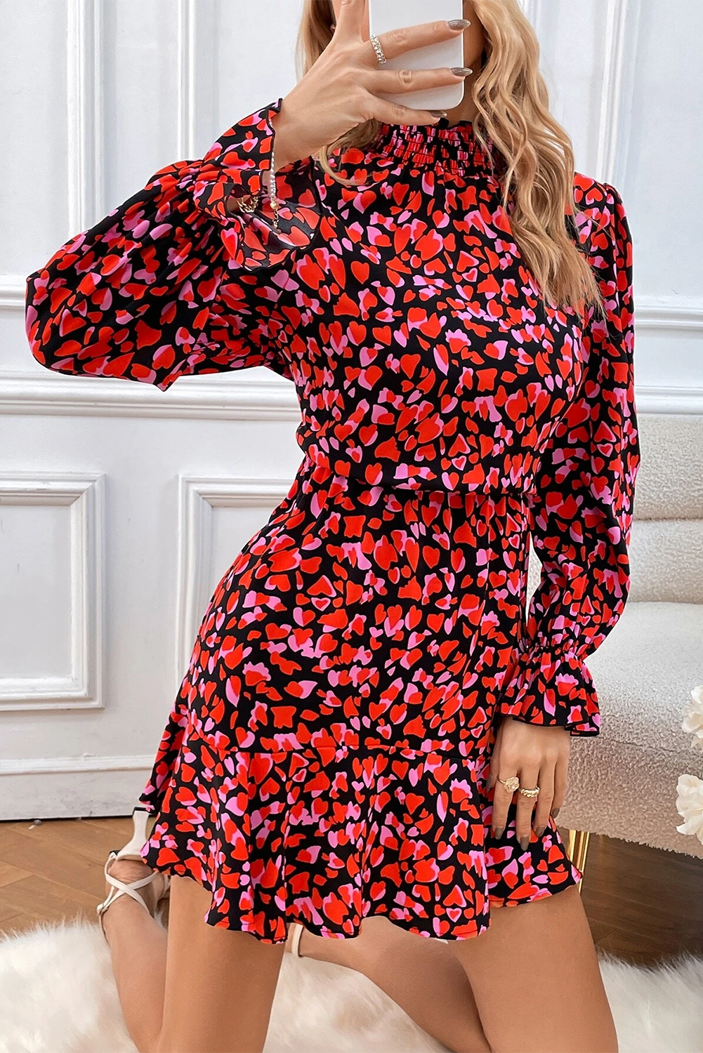 Mini-robe rouge à manches longues et imprimé en forme de coeur pour la Saint-Valentin