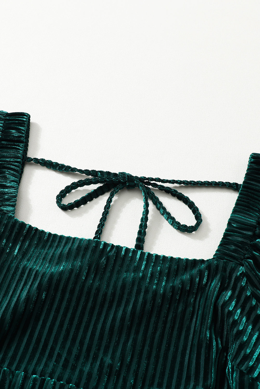 Robe babydoll verte en velours à col carré et nouée au dos