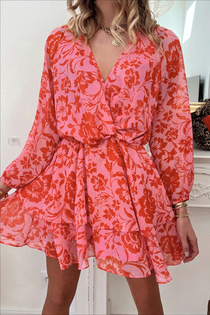 Vestido con sobrepelliz de manga abullonada en capas y volantes florales en rojo fuego