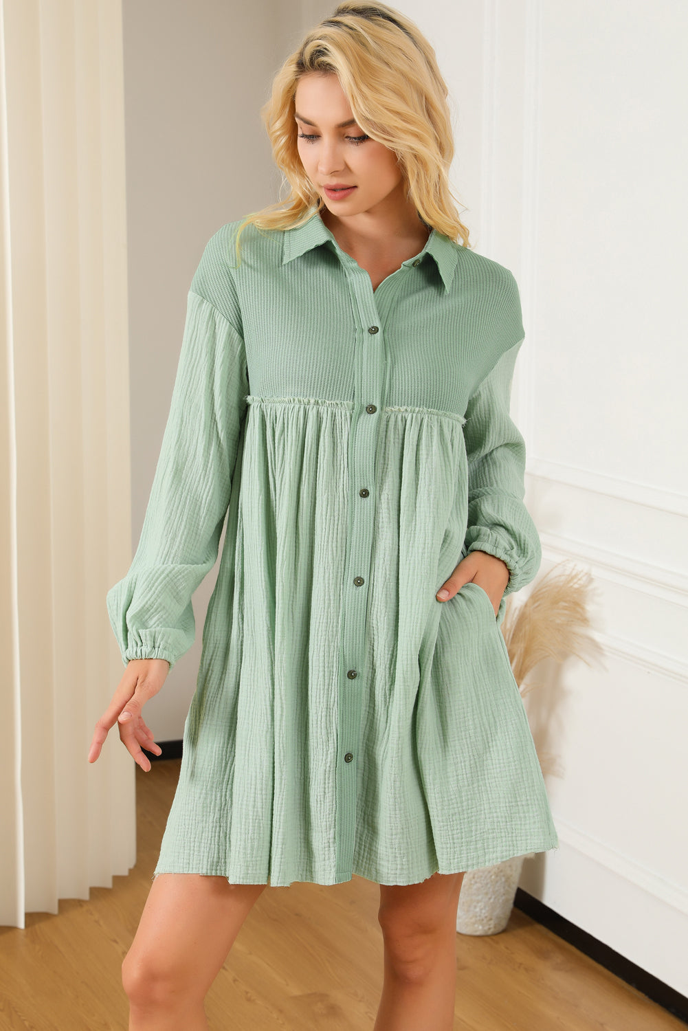 Robe chemise verte patchwork froissée à manches bouffantes