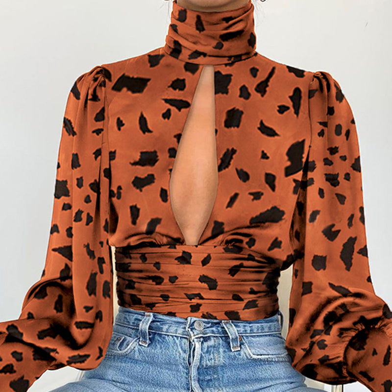 Camisa de mujer de raso con cuello alto