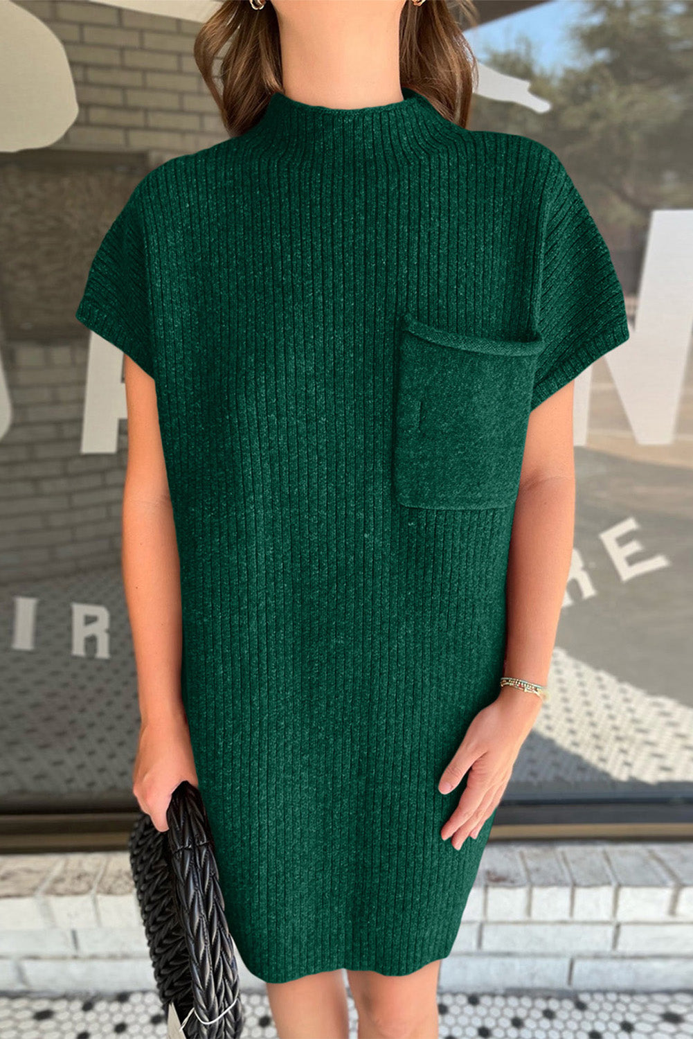 Robe pull à manches courtes en tricot côtelé avec poche plaquée vert noirâtre