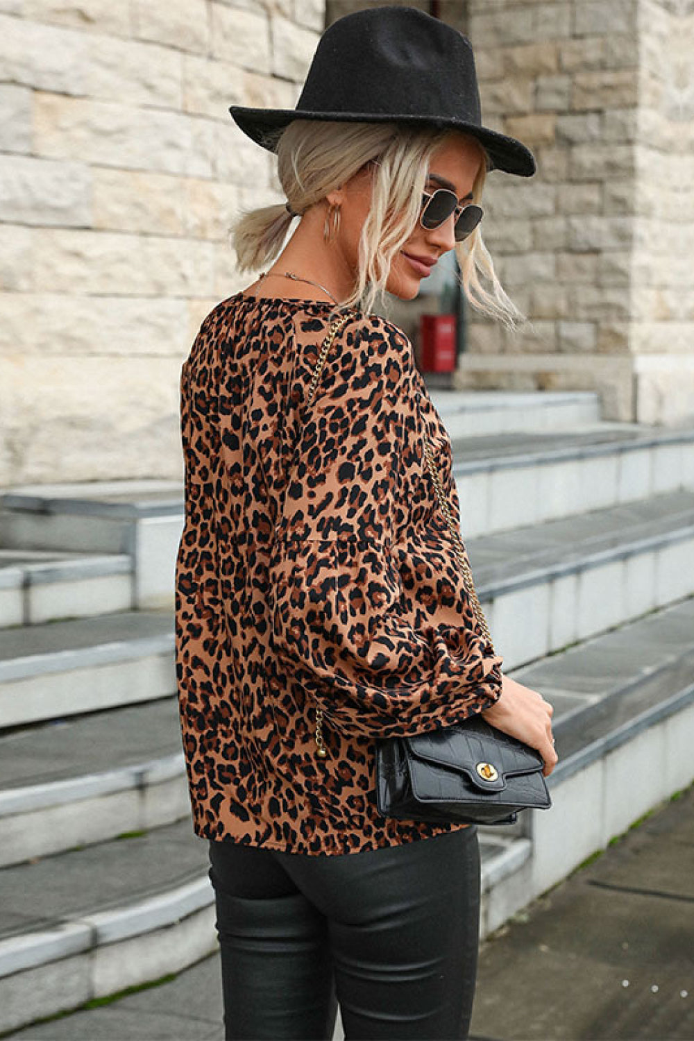 Blusa con mangas farol de leopardo