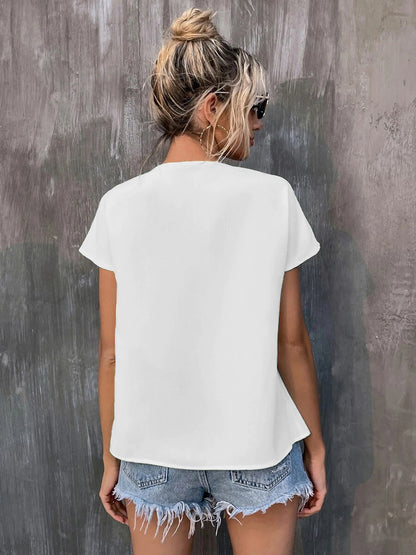 Blusa estampada de manga corta con cuello con muescas