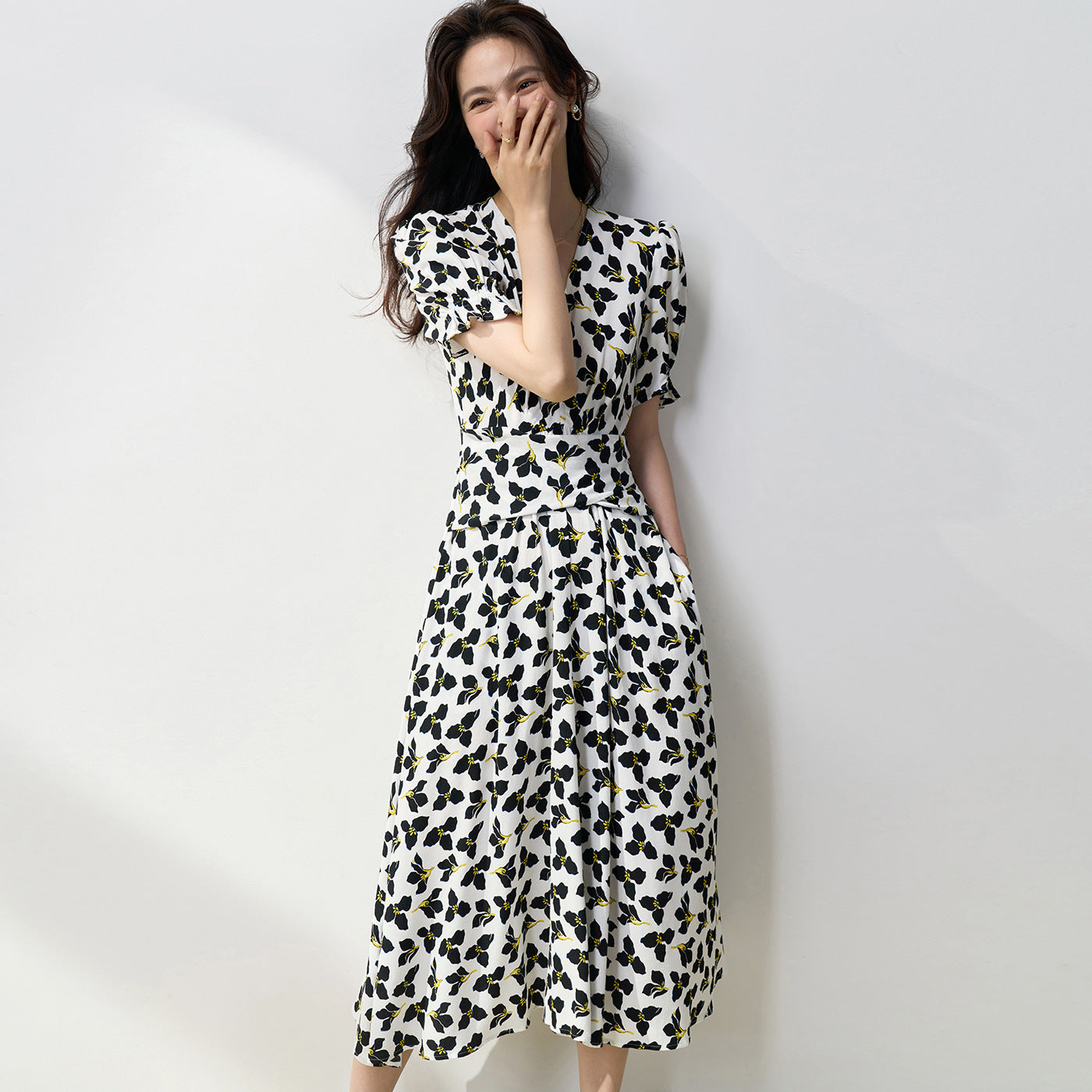 Fresh And Elegant Clover Stomach Blanket Style Tight Waist V-neck Short Sleeve Tea Dress Slimming Large Hem Dress