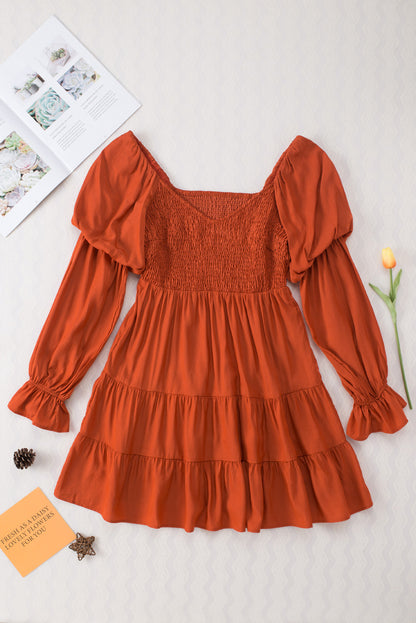 Mini-robe bohème unie à volants froncés marron