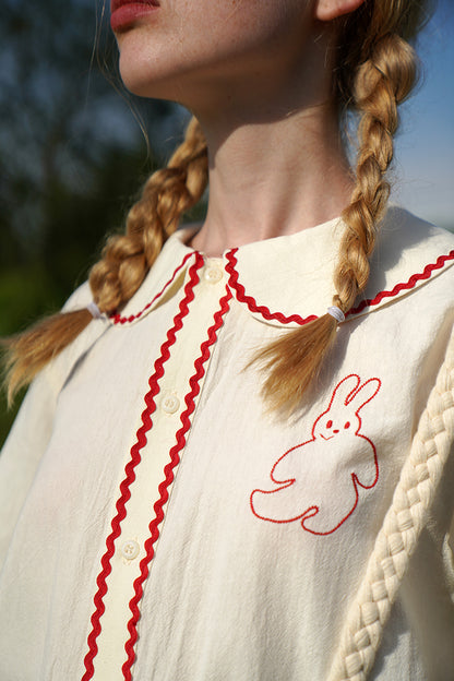 Chemise beige en toile ondulée brodée de lapin, nouveau produit