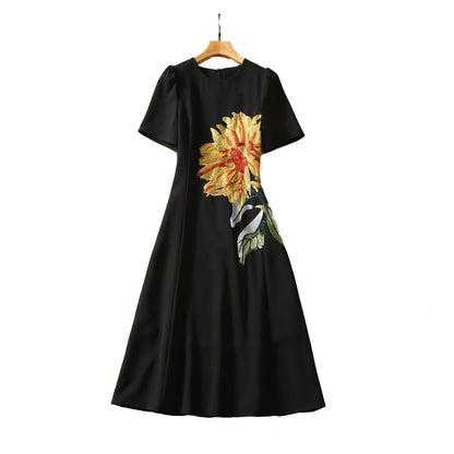 Round Neck Short Sleeve Heavy Industry Sunflower Embroidery Waist Mid-length Dress