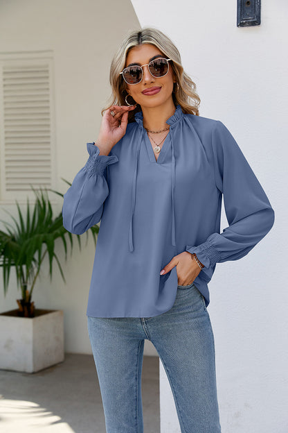 Blouse à manches volantées et col noué