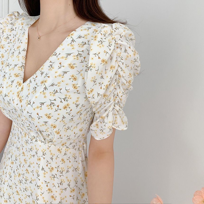 Vestido pequeño con estampado floral y mangas abullonadas para mujer