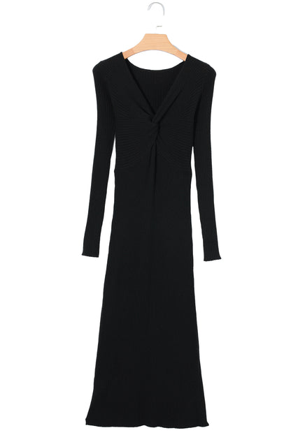 Robe pull noire torsadée en maille côtelée à col en V