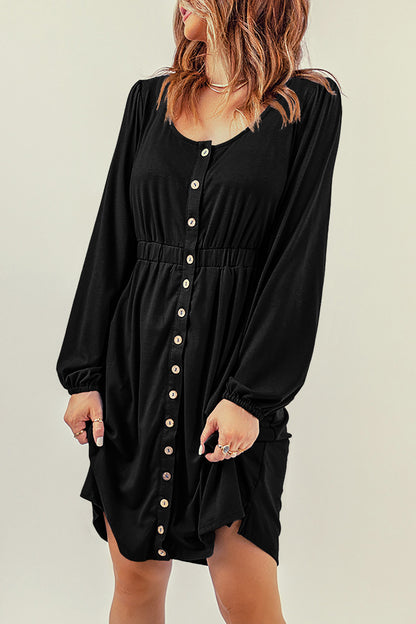 Robe noire boutonnée à manches longues et taille haute