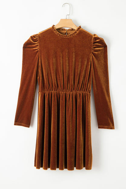 Robe trapèze en velours marron à manches gigot et col à volants