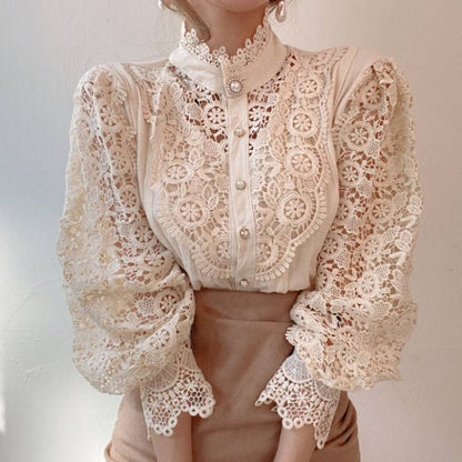 Chemise boutonnée chic avec coutures en dentelle, style palais, douce et anti-âge