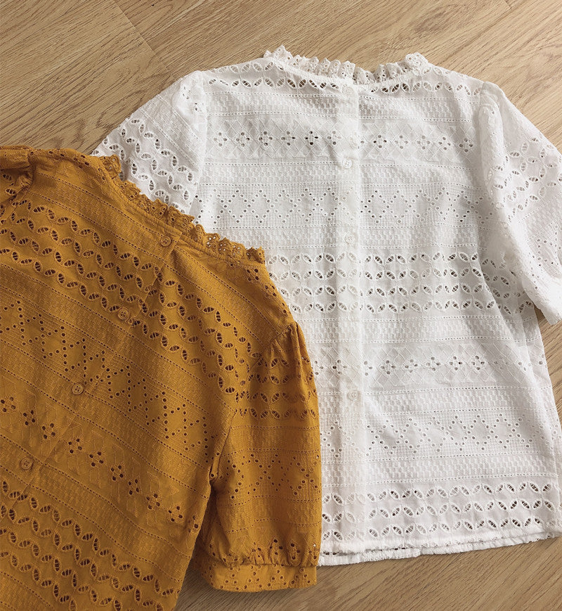 Retro female lace crocheted shirt lining