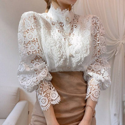 Chemise boutonnée chic avec coutures en dentelle, style palais, douce et anti-âge