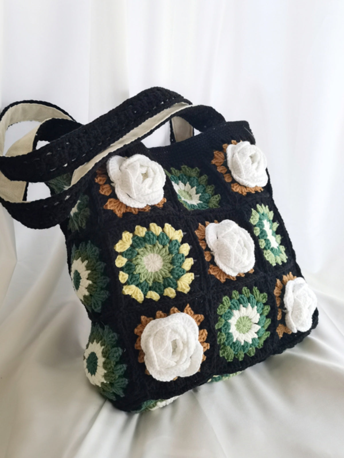 Bolso de hombro profesional de lana tejida a mano con flores de alta gama