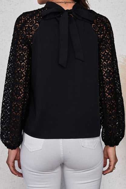 Blouse en dentelle à manches raglan et détails froncés