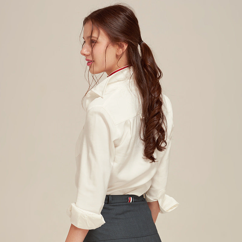 Elegante camisa blanca de manga larga 