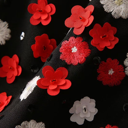 Traje francés negro plisado de manga corta con exquisitos bordados de flores y lentejuelas