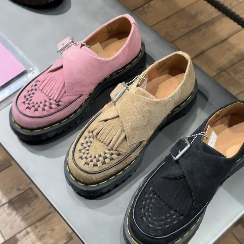 Zapatos de cuero con borlas del mismo estilo para hombres y mujeres