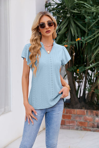 Blusa con mangas abullonadas y cuello con muescas