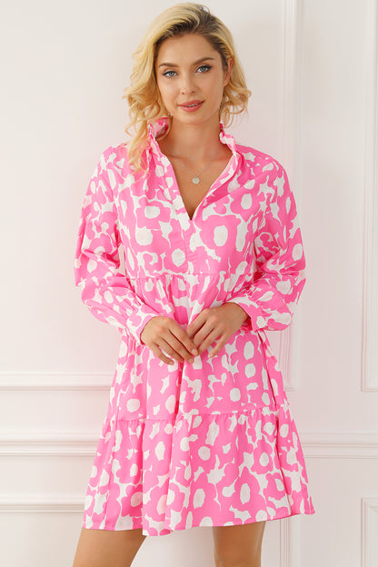 Robe courte rose clair à imprimé de fleurs douces et à volants et à volants