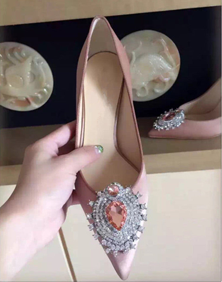 Zapatos de boda de satén y seda roja con tacón alto y punta puntiaguda de diamantes de imitación para mujer