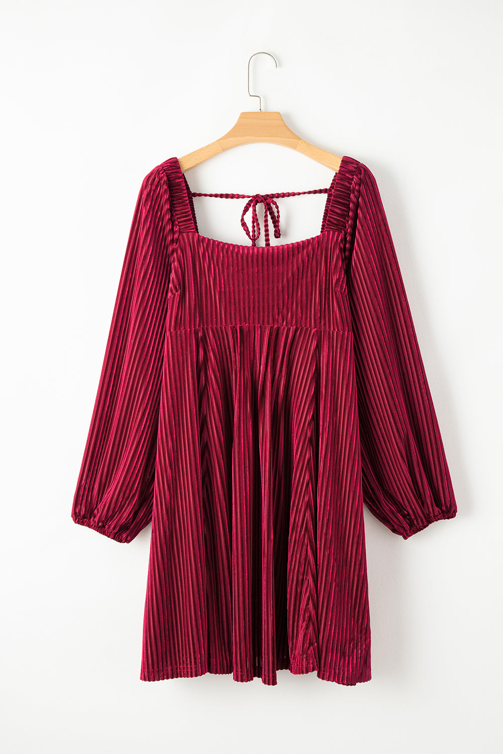 Robe nuisette rouge en velours à col carré et nouée au dos