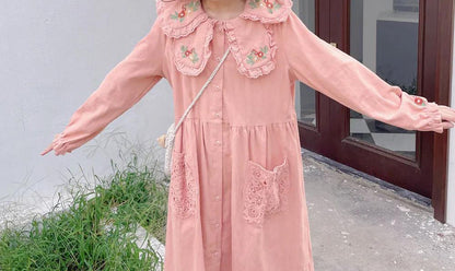 Robe brodée amincissante style Preppy