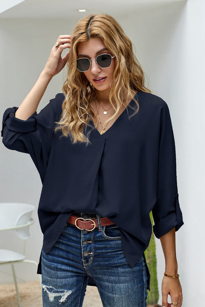 Blusa con cuello en V y manga enrollada