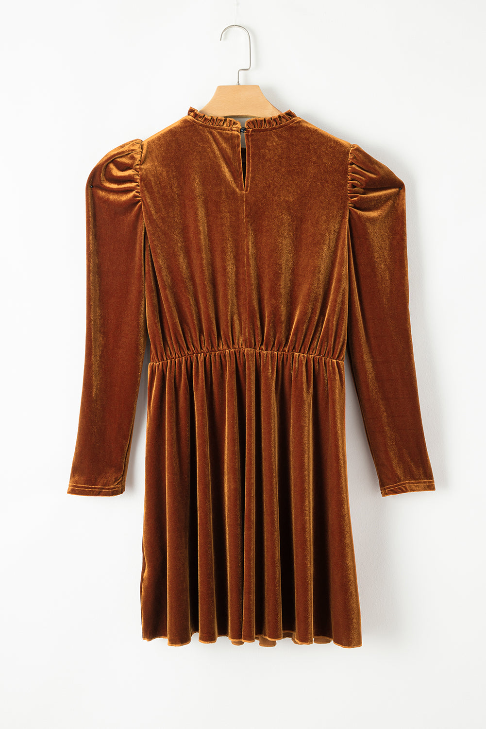 Robe trapèze en velours marron à manches gigot et col à volants