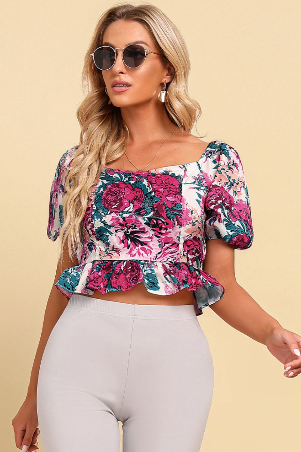 Blusa peplum corta con lazo floral