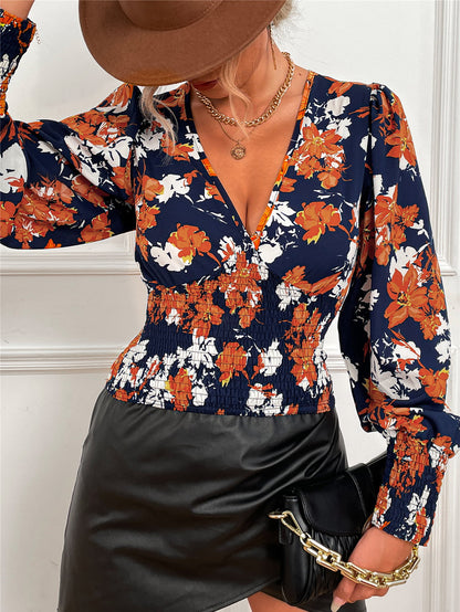 Blusa con mangas farol y cuello en V con estampado floral ahumado