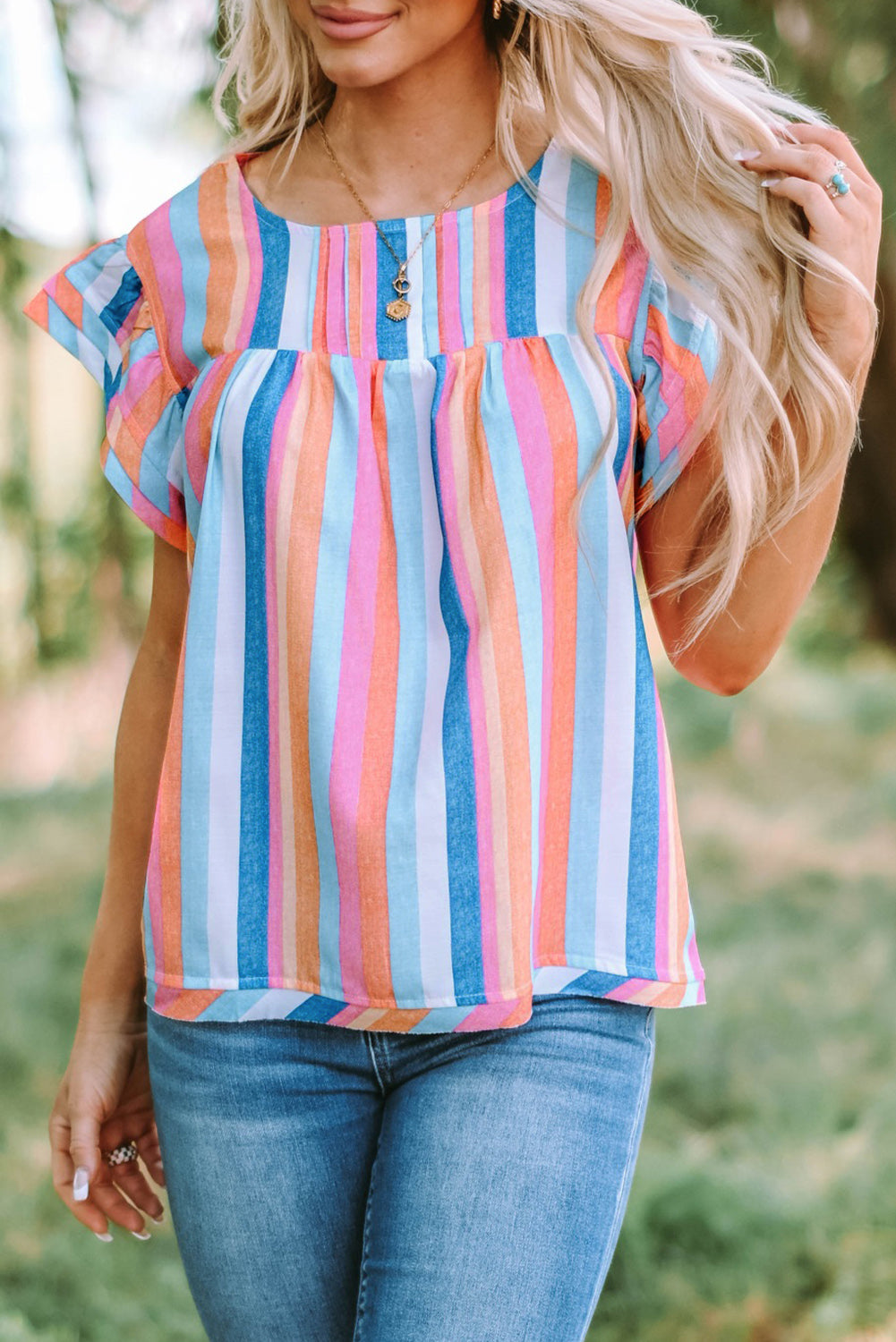 Blusa con mangas onduladas a rayas multicolores