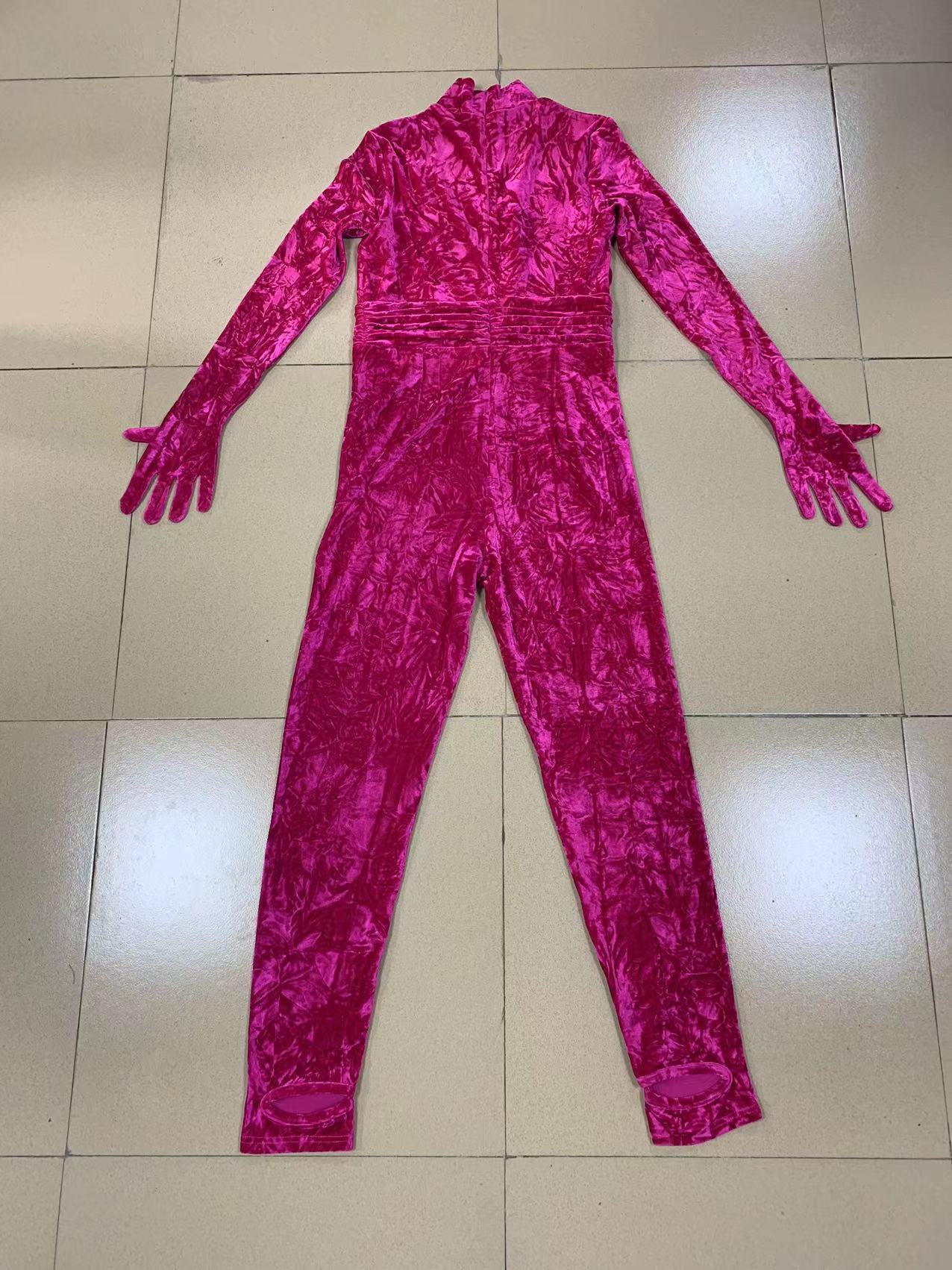 Traje mono de cuello alto medio rosa rojo