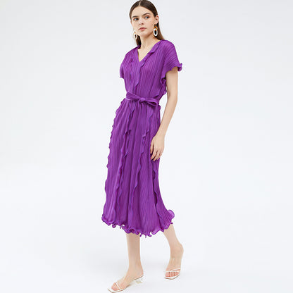 Robe féminine serrée à taille plissée