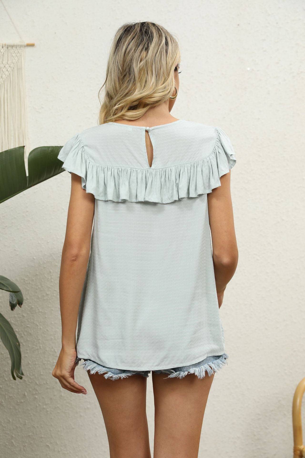 Blusa con volantes y encaje empalmado