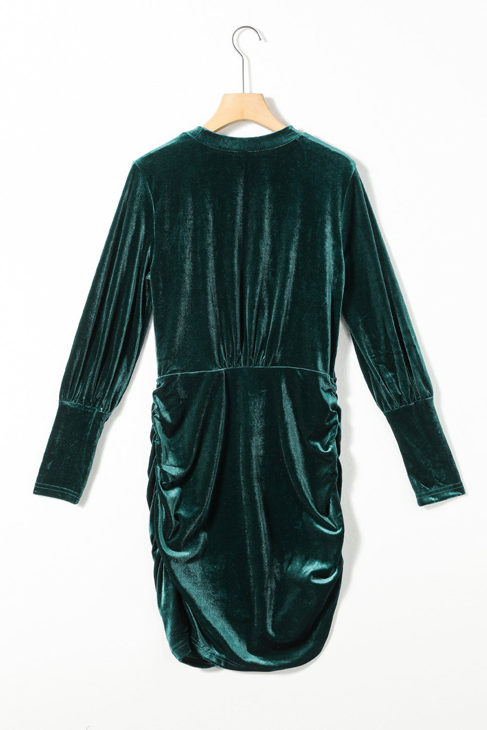 Robe moulante froncée en velours vert à manches bouffantes