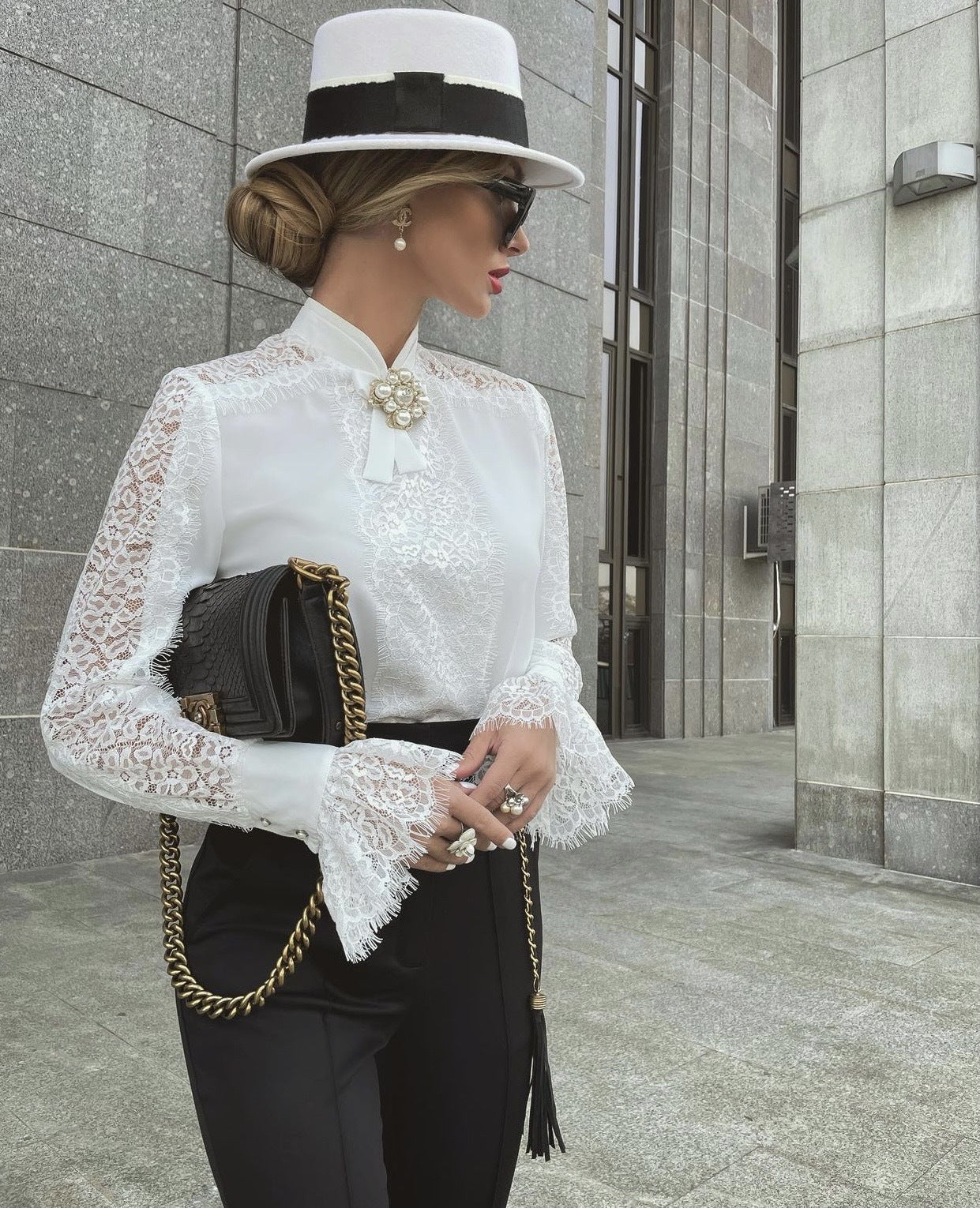 Camisa de color liso con top de encaje de manga larga para mujer