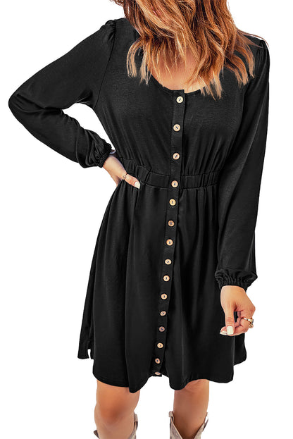 Robe noire boutonnée à manches longues et taille haute