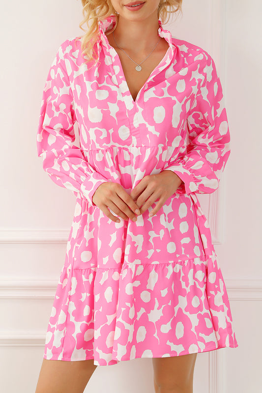 Robe courte rose clair à imprimé de fleurs douces et à volants et à volants