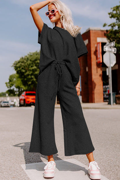 Conjunto de camiseta holgada con textura negra y pantalón con cordón