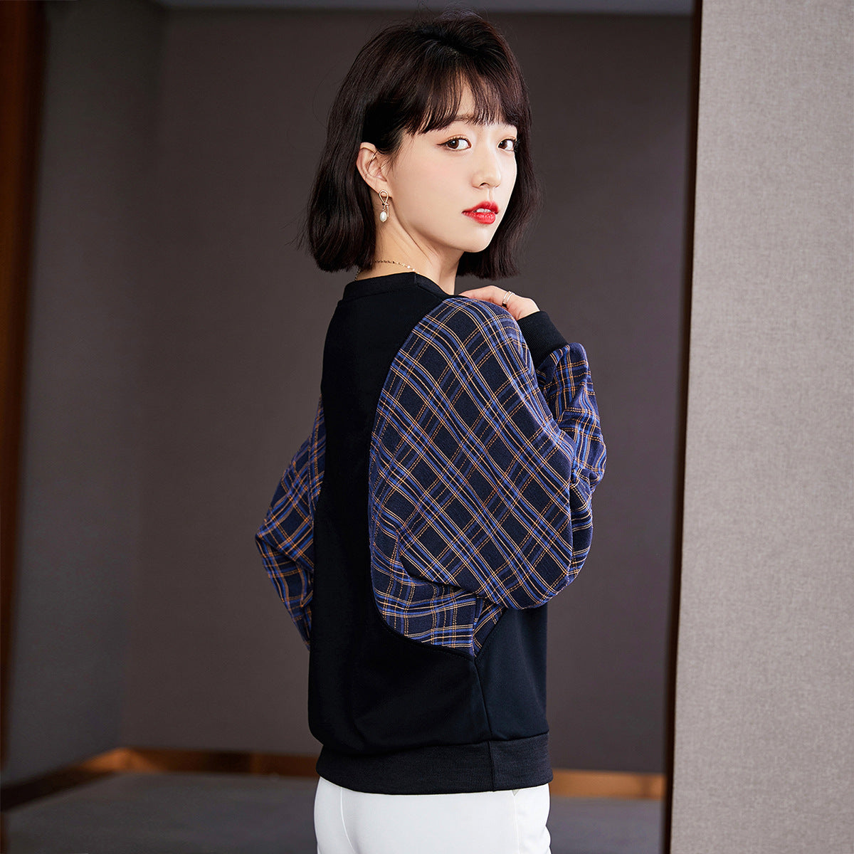 Autumn Fake Two-piece Round Neck Women's Sweater Short