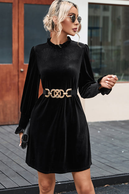 Robe droite noire à manches longues et col volanté en velours