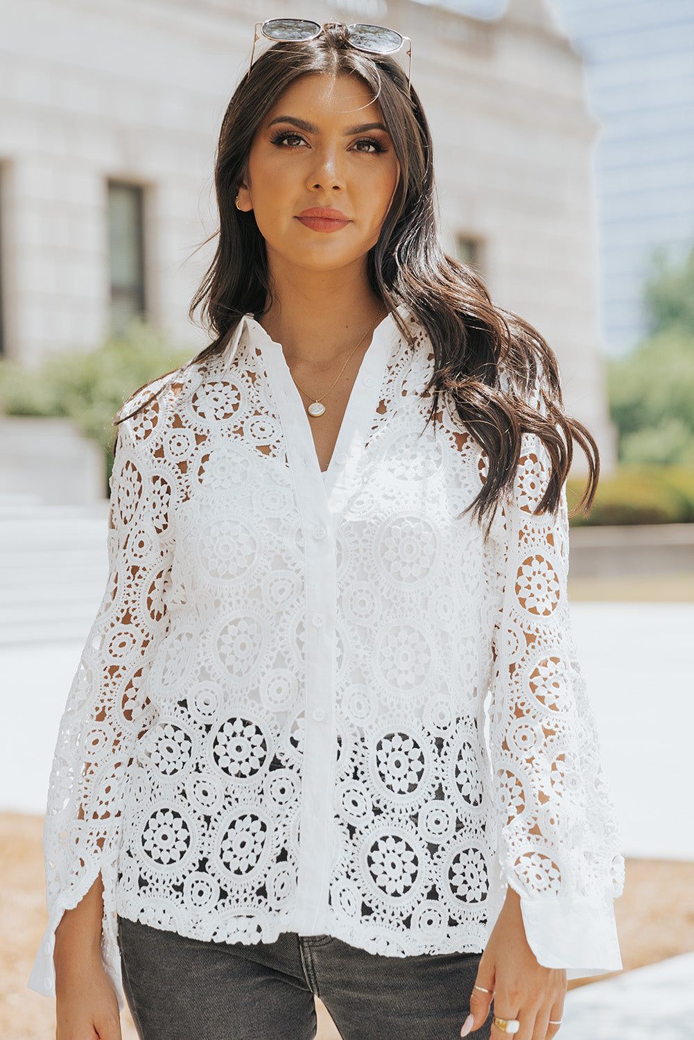 Chemise boutonnée à col en dentelle